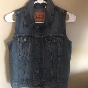 Levis Women vest.